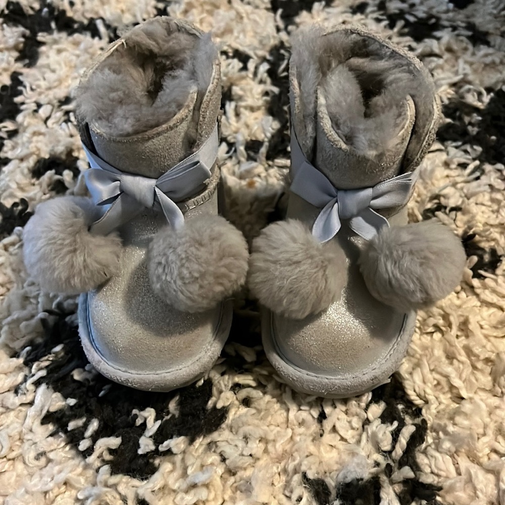 6C girl Uggs